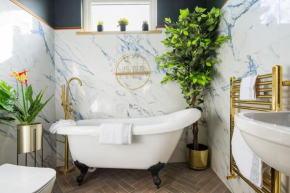 Luxury Versace 2 Bed, Hot Tub, Pool Table, Sky Tv